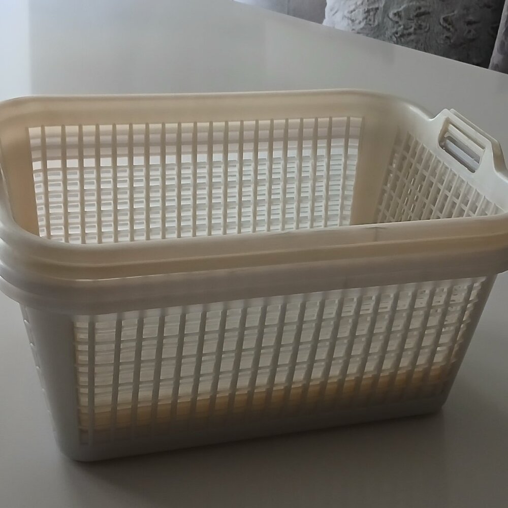 Plastic Cream and Pearl Storage Baskets - set of (4) - Picture 2 of 5